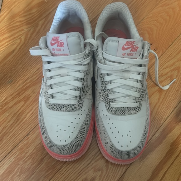 Women’s Air Force 1 ‘07 LV8 - Picture 3 of 5